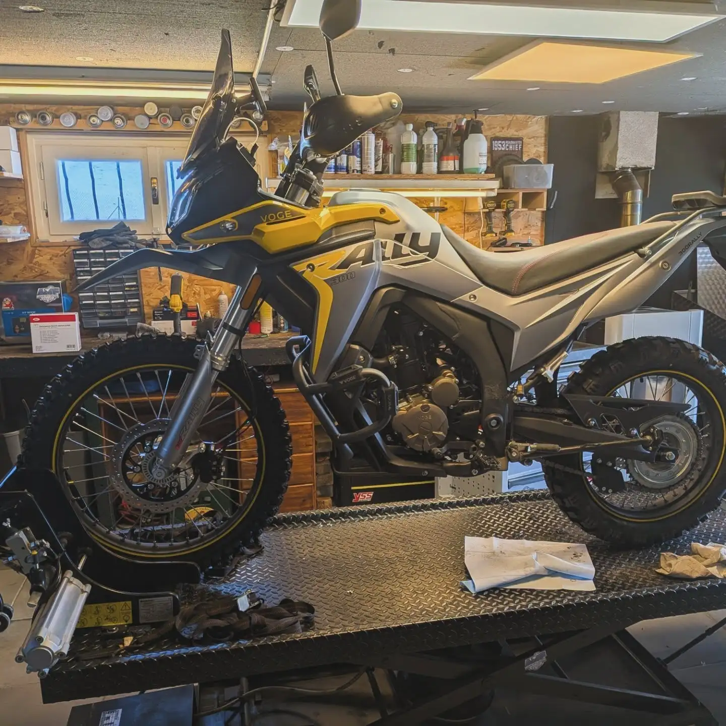 Intervention mécanique sur moteur de moto à Marcilly-le-Châtel